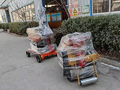 亚洲曰本无码ⅴa一区二区三区1台手扶压路机和移动灯车打包发往绍兴
